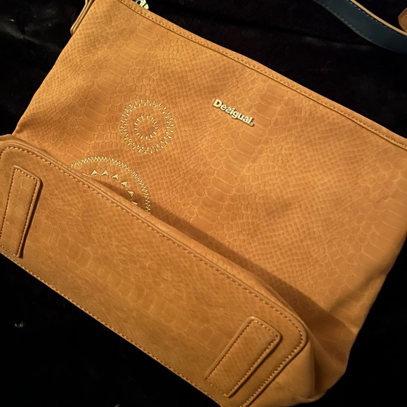 Desigual designer bag - Picture 2 of 13